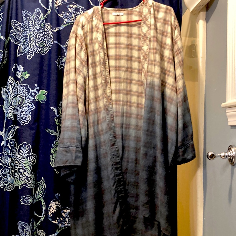 Ombré kimono red and medium blue plaid on off white background size 2 Maurices
